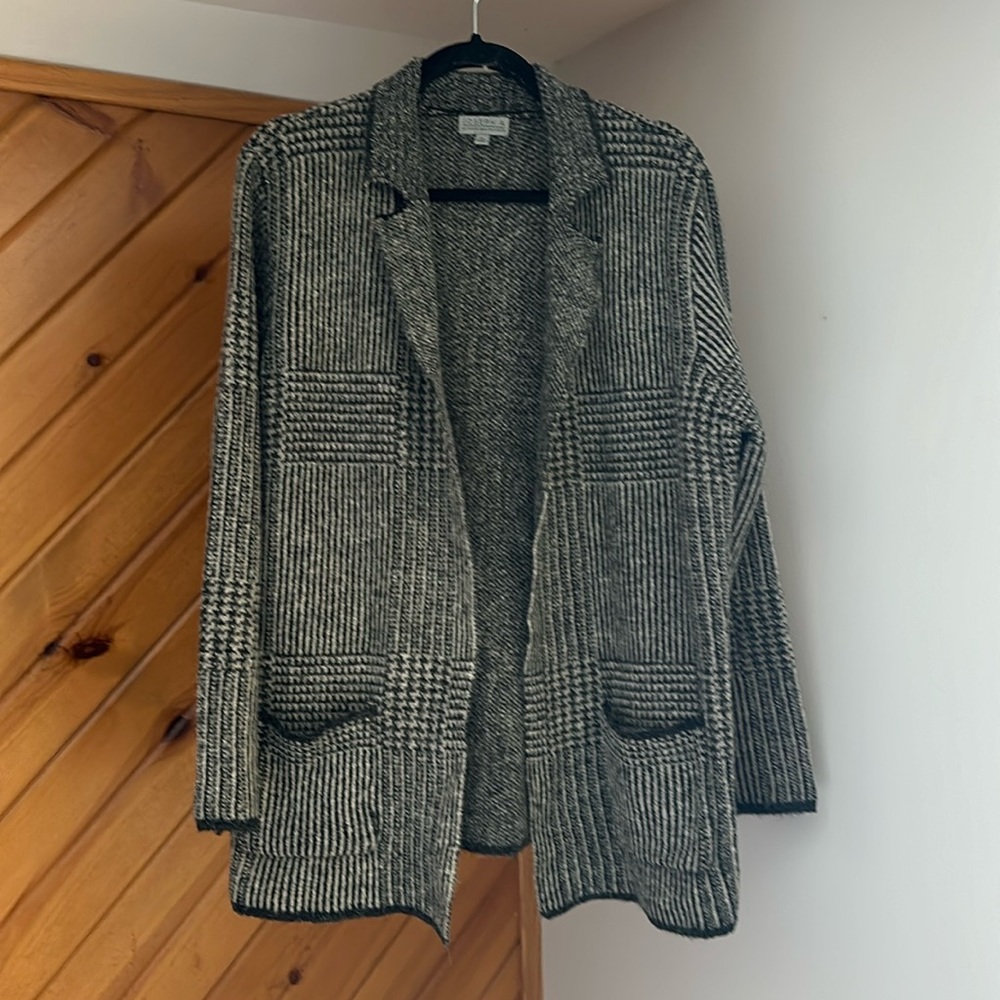 Joseph A Black and White Women's Sweater